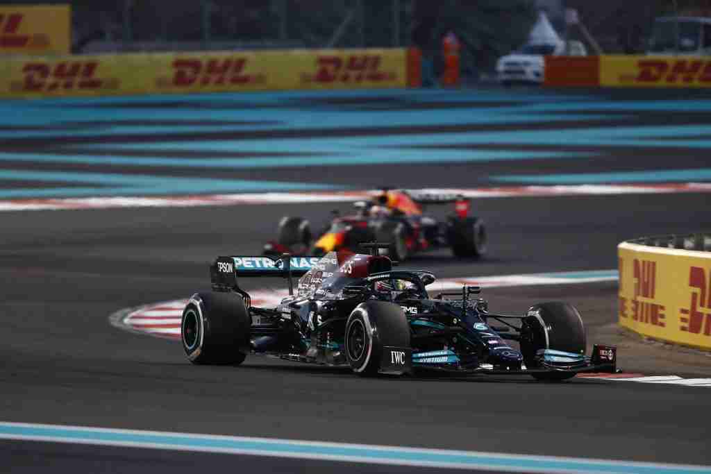 Lewis Hamilton lidera Max Verstappen no GP de Abu Dhabi de 2021 | Mercedes