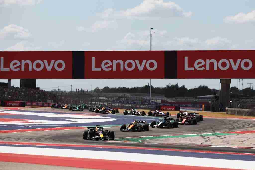 Max Verstappen lidera Lando Norris da McLaren na primeira volta durante o GP Sprint Race dos Estados Unidos de 2024 | Conjunto de conteúdo Getty Images / Red Bull 