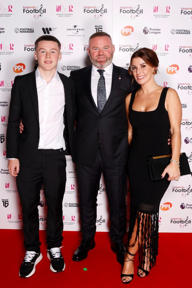 Wayne Rooney participou de uma cerimônia de premiação com sua esposa Coleen e seu filho Kai