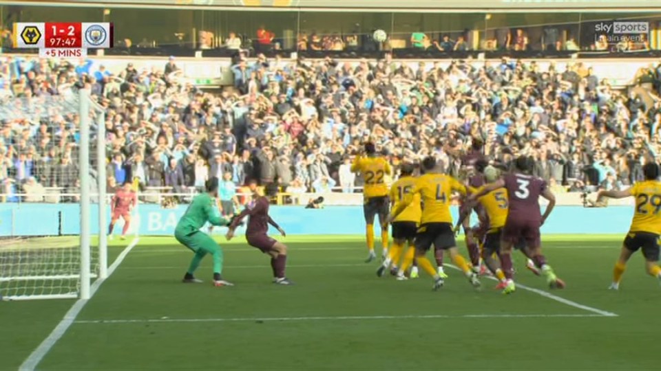 O gol tardio do Manchester City contra o Wolves foi originalmente descartado antes da intervenção do VAR