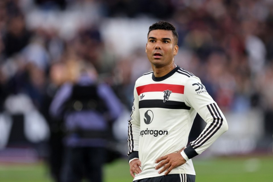 Enquanto isso, Casemiro tem sido criticado e elogiado nas últimas semanas depois de marcar três gols em dois jogos em ambos os lados da demissão de Erik ten Hag.