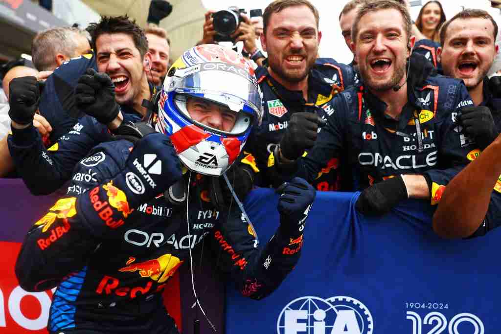 Max Verstappen comemora vitória no Grande Prêmio do Brasil de 2024 | Conjunto de conteúdo Getty Images / Red Bull