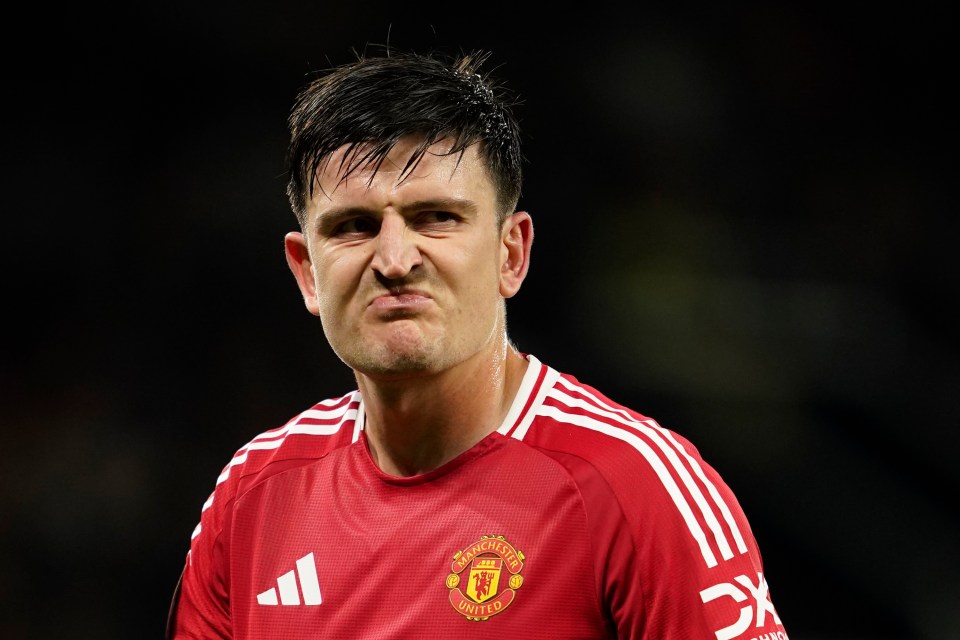 Maguire deveria comparecer perante os magistrados de Bolton depois de se declarar culpado no mês passado pelo primeiro delito