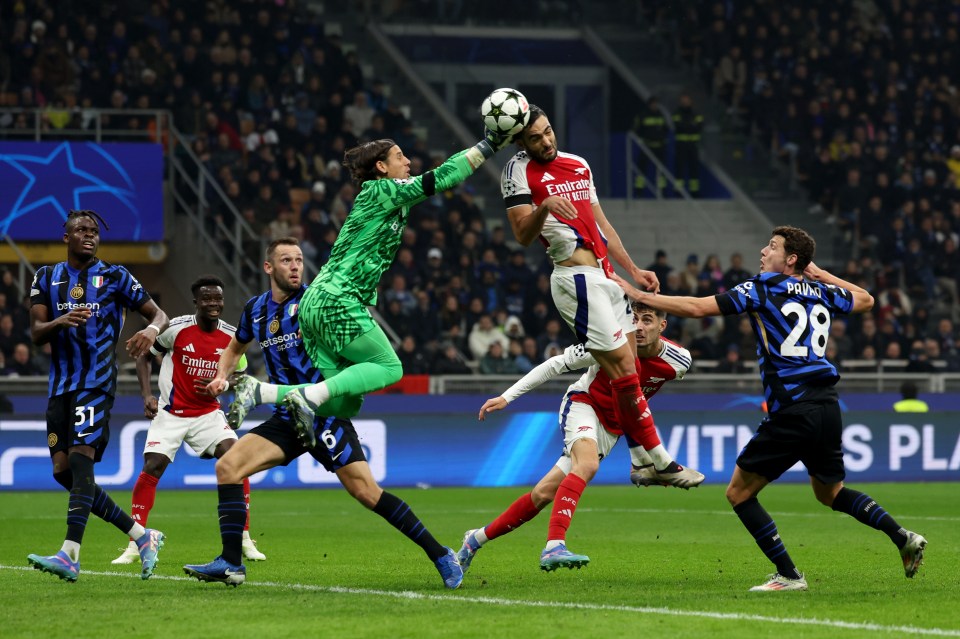 Mikel Merino foi substituído no intervalo depois de se sentir 'grogue' com a colisão