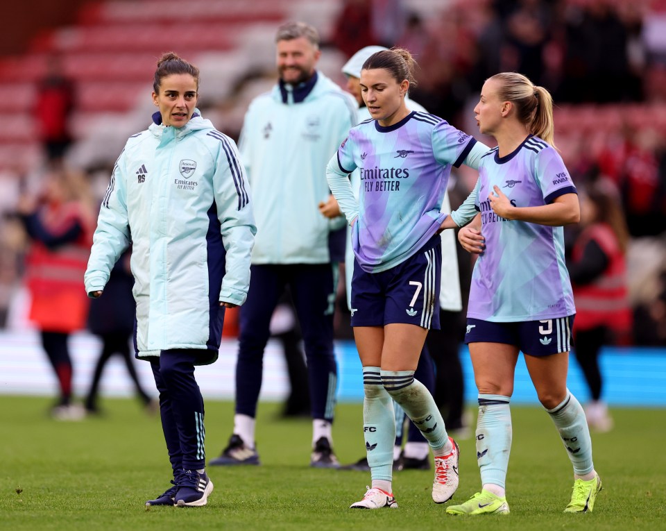 O jogo da Liga dos Campeões Feminina da WSL contra o Bayern de Munique deve ser adiado devido a um jogo remarcado da Copa Carabao masculina.