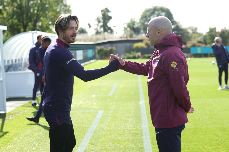 Grealish foi chamado de volta por Lee Carsley