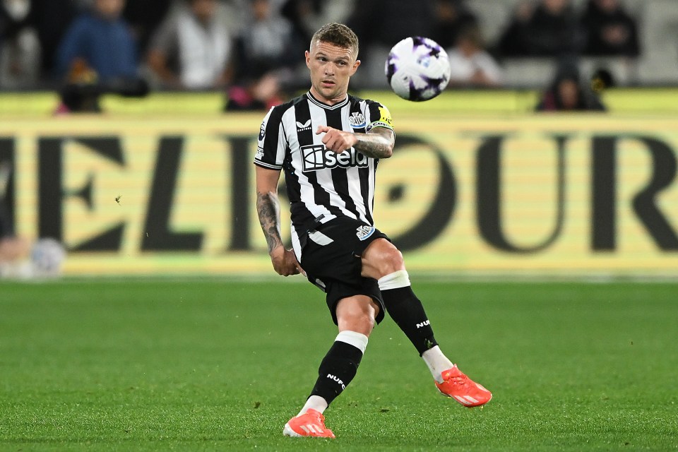 Trippier, estrela do Newcastle United, parecia relaxado enquanto ria e brincava com as garotas, disse um fã