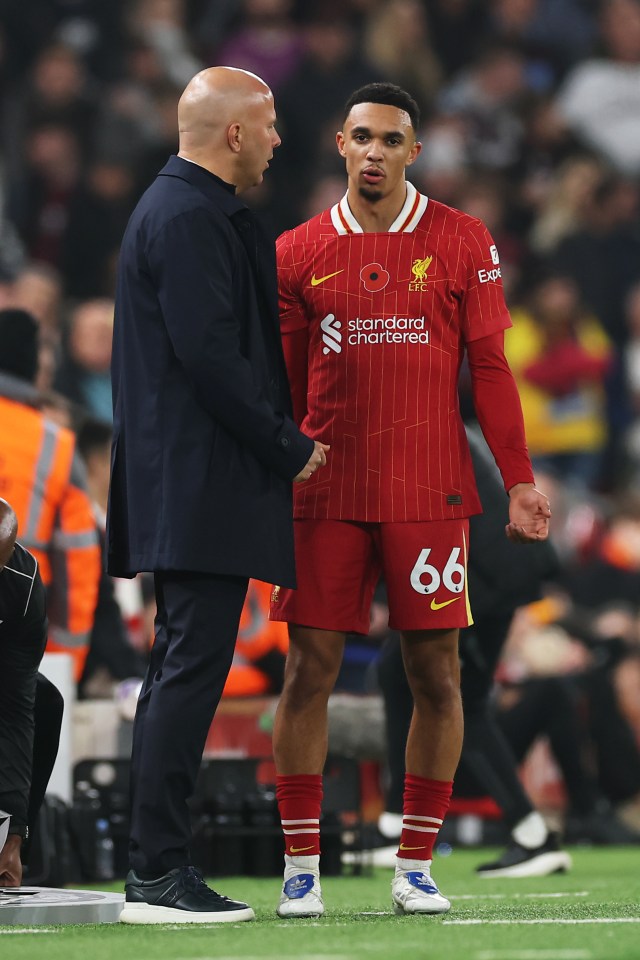 Espera-se que Trent Alexander-Arnold se retire devido a uma distensão no tendão sofrida no fim de semana