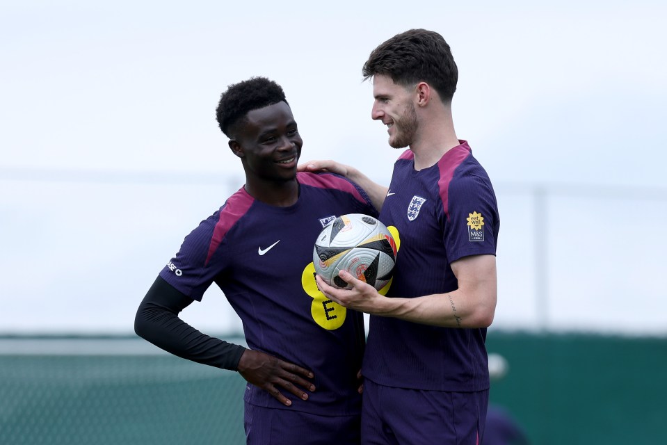 Bukayo Saka e Declan Rice estão em dúvida devido a lesão