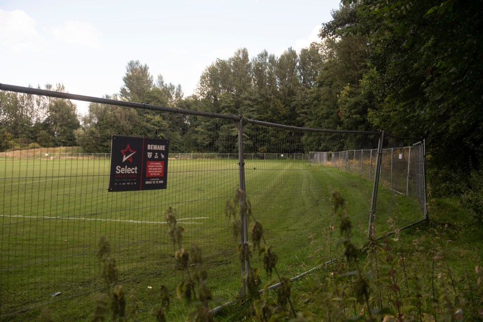 Uma cerca foi colocada pela Jimmy Johnstone Academy