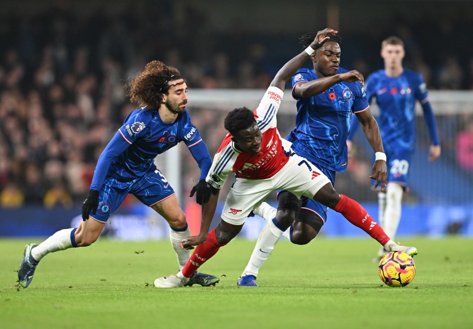 Marc Cucurella interpretou Bukayo Saka de forma brilhante