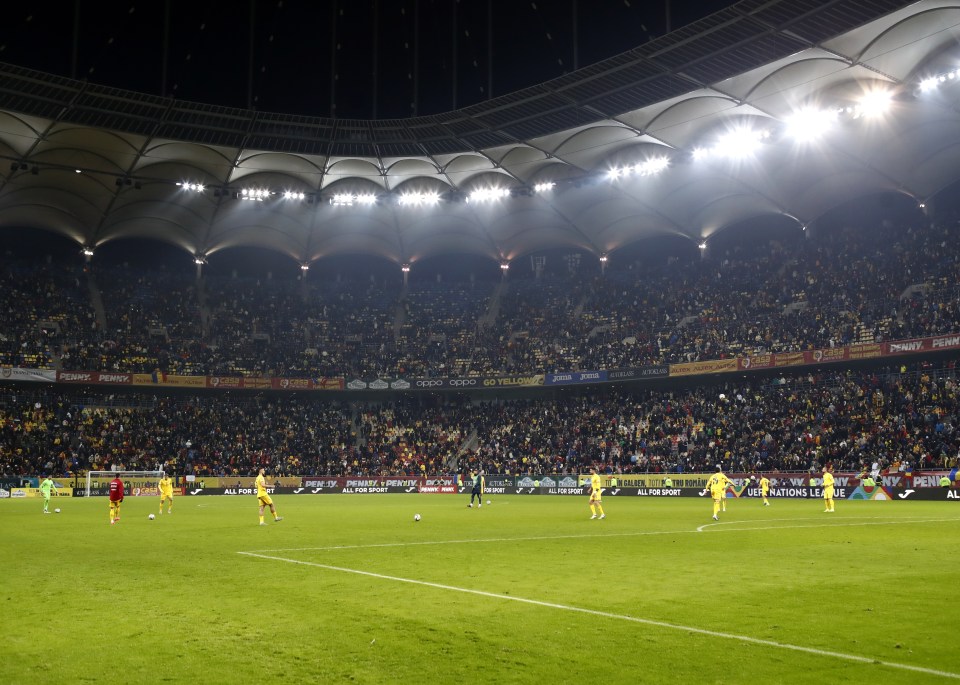 Os jogadores da casa voltaram ao aquecimento antes do abandono da partida