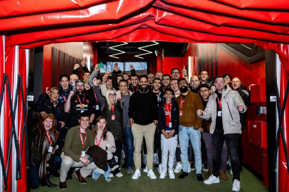 Curiosamente, Amorim fez os dias dos torcedores do United juntando-se a eles na turnê do clube