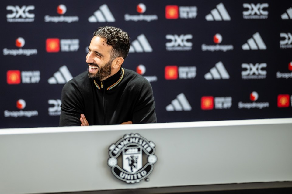 Na quarta-feira, Amorim fez um tour por Old Trafford e sentou-se na sala de imprensa