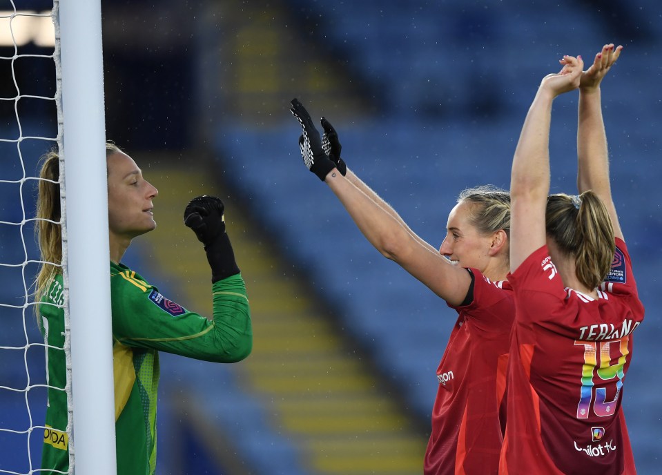 Millie Turner e Elisabeth Terland bloquearam deliberadamente a visão de Janina Leitzig