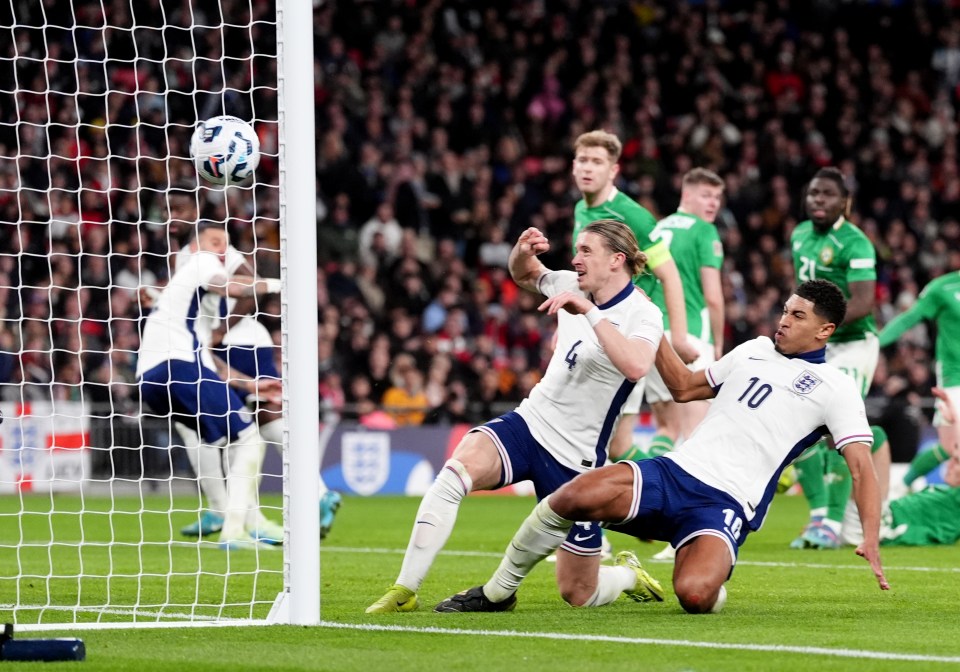 Conor Gallagher marcou de perto para seu primeiro gol na Inglaterra