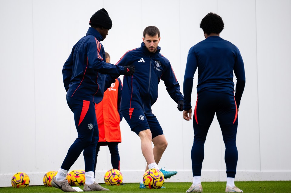 Mason Mount foi um dos dez jogadores titulares à disposição de Amorim