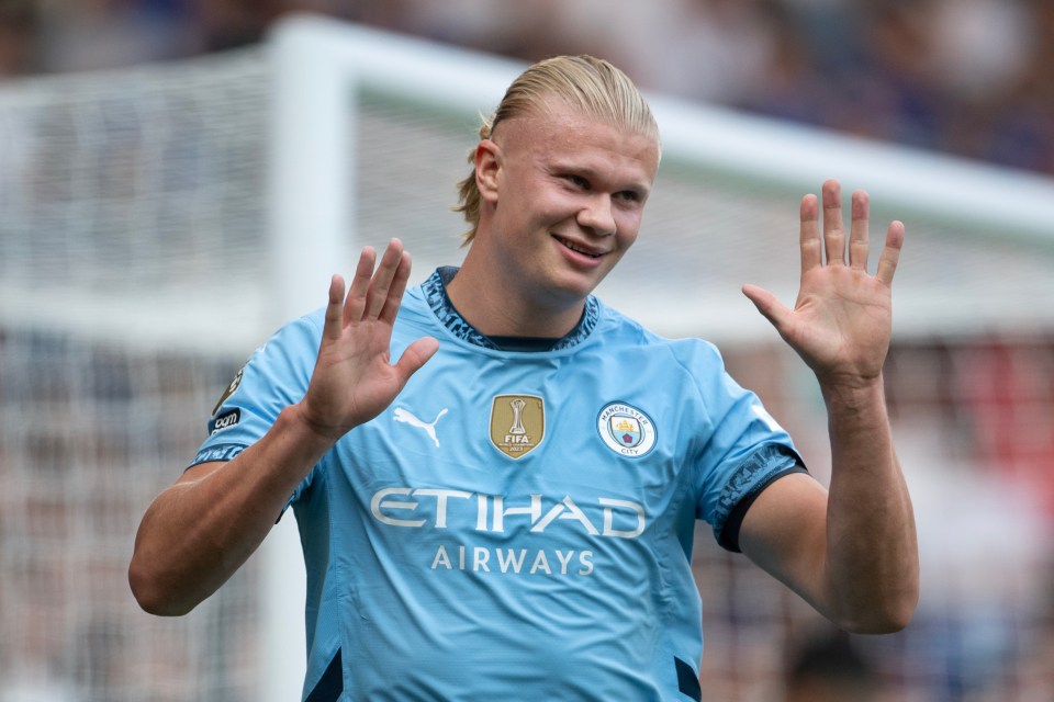 Erling Haaland recebe um serviço muito melhor no Man City do que Hojlund no United