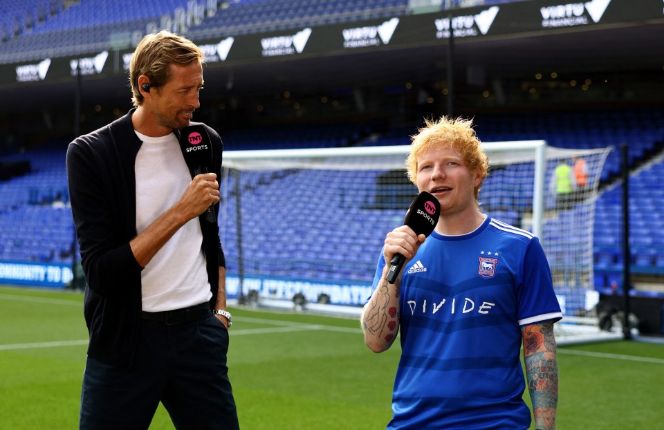 O CEO do Ipswich, Mark Ashton, revelou que Sheeran desempenhou um papel fundamental na finalização de uma grande transferência