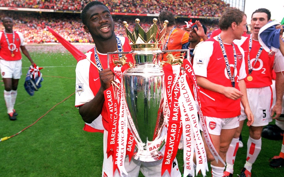 Kolo Touré, centro, fez parte da equipa dos Invincibles do Arsenal desde a campanha de 2003/04