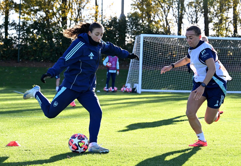 O Arsenal tem estado em boa forma sob o comando do técnico interino Renee Slegers, vencendo cinco e empatando um dos últimos seis jogos na WSL e na Europa