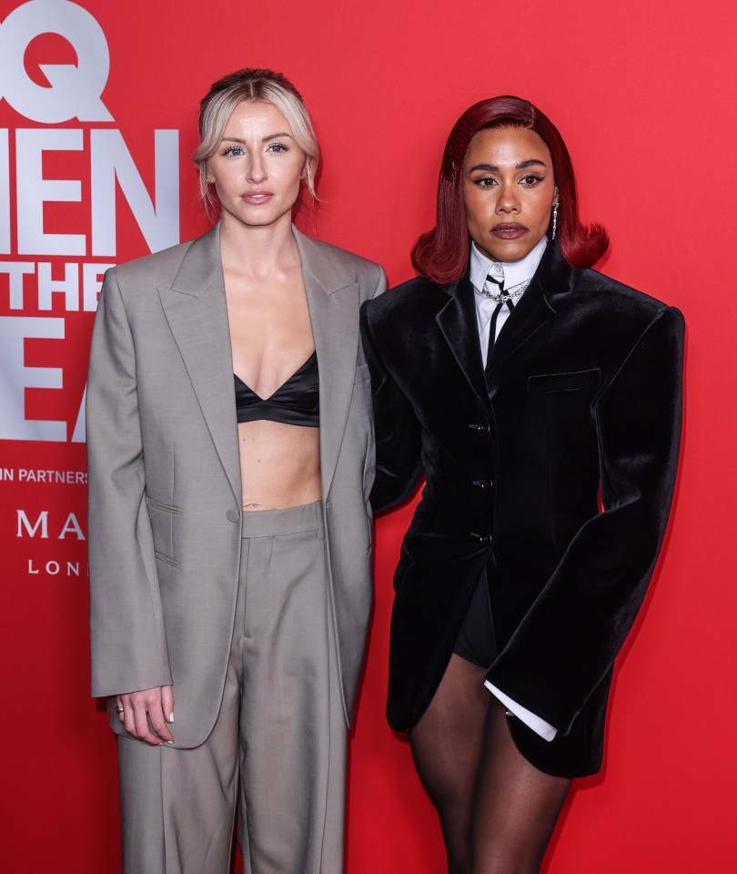 Ela posou com Leah Williamson na premiação GQ Men of the Year