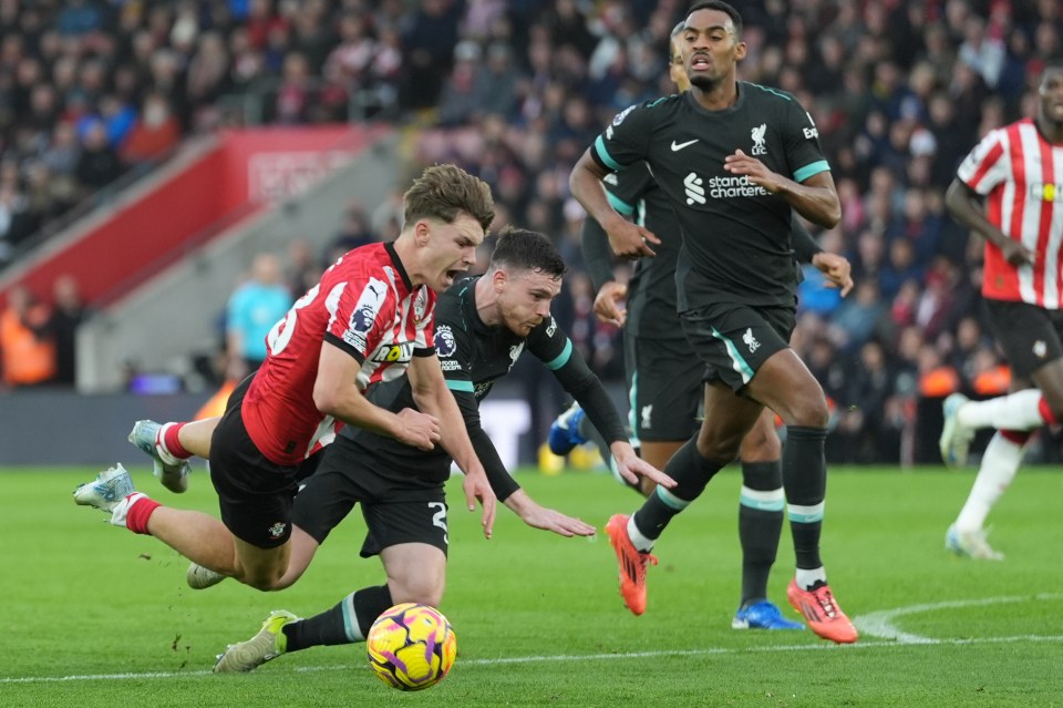 O craque ganhou um pênalti na derrota do Southampton por 3 a 2 para o Liverpool