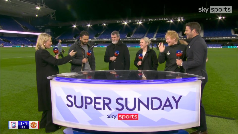 Sheeran apareceu para dizer olá aos especialistas da Sky Sports depois que o Ipswich empatou com o Man Utd