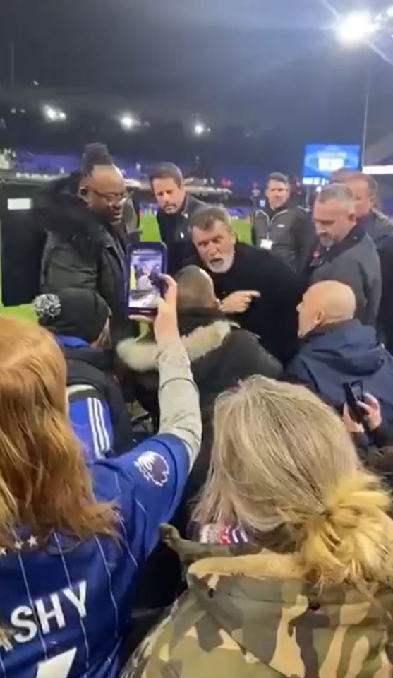 O ex-técnico do Ipswich, Keane, entrou em confronto com o torcedor após o empate de 1 a 1 do Man Utd em Portman Road