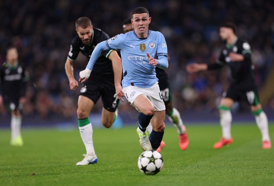 Phil Foden teve seu belo chute defendido de maneira brilhante por Timon Wellenreuther aos 22 minutos