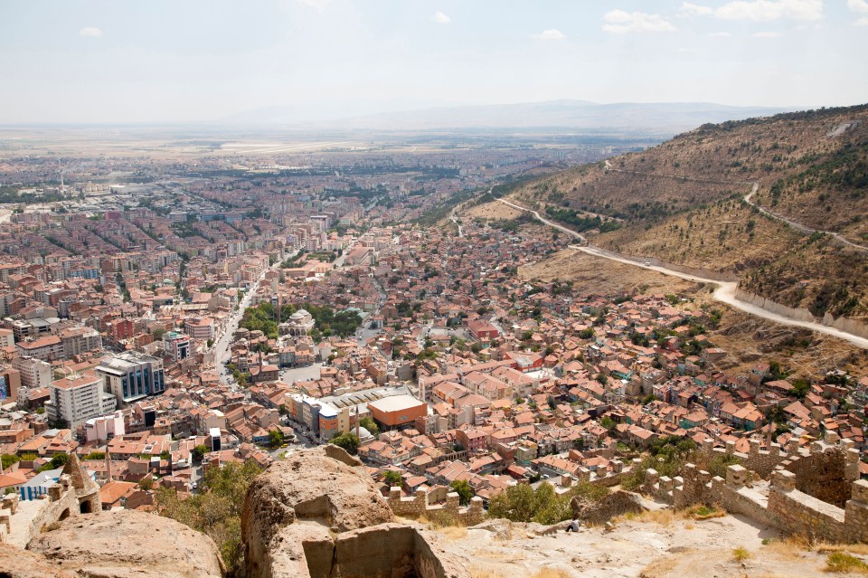 O Arslan Kaya está localizado nas Terras Altas da Frígia, uma região tranquila no oeste da Anatólia, na Turquia.