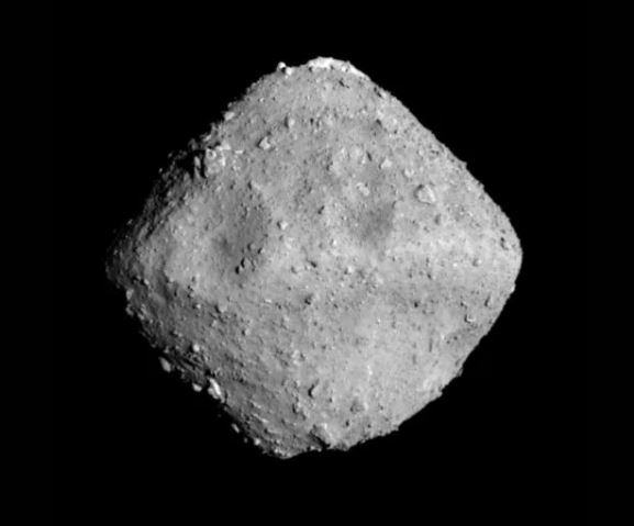 O asteróide Ryugu, visto pela espaçonave japonesa Hayabusa2 em 26 de junho de 2018