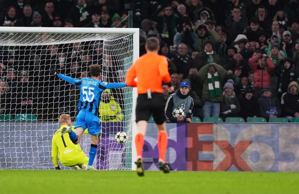 Schmeichel não conseguiu evitar que a bola entrasse