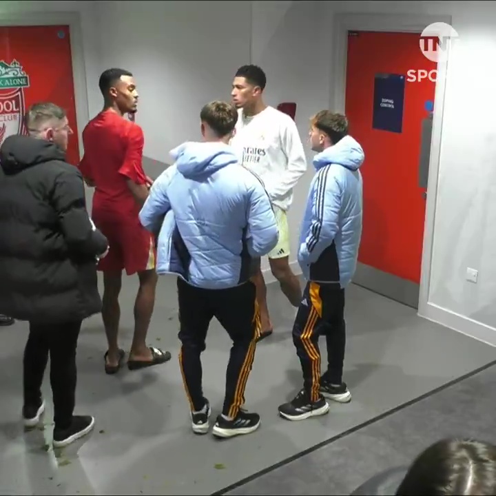 Ele aparentemente pediu à estrela do Kop, Ryan Gravenberch, para comprar a camisa de Trent Alexander-Arnold