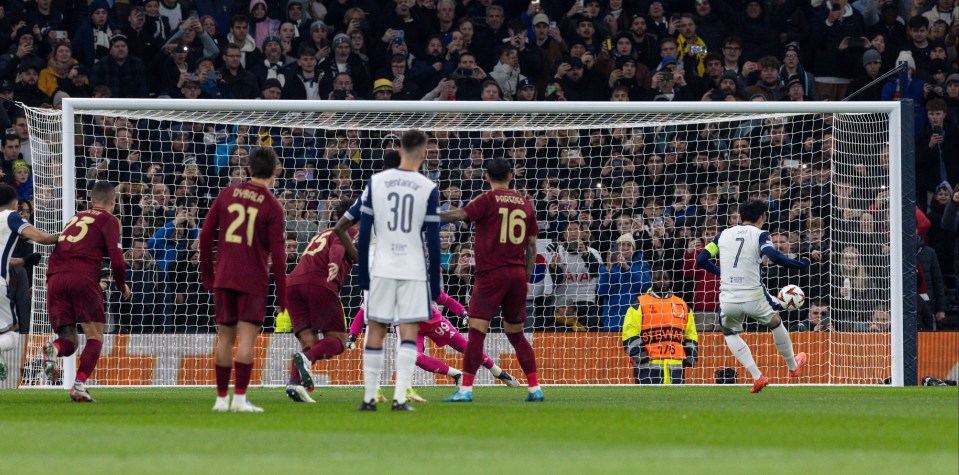 Son Heung-min deu ao Tottenham uma vantagem inicial de pênalti