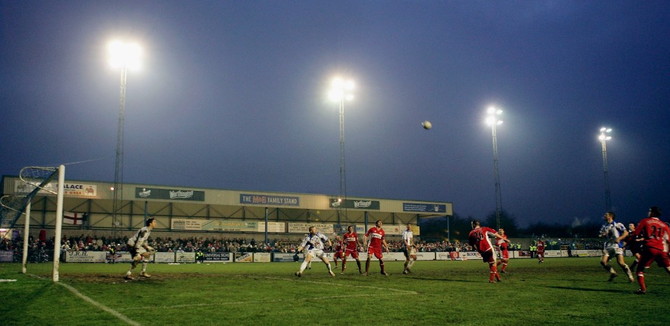 A equipe estava em ação quando Nuneaton Borough levou o Middlesbrough, então time do Prem, para um replay da FA Cup, 18 anos atrás