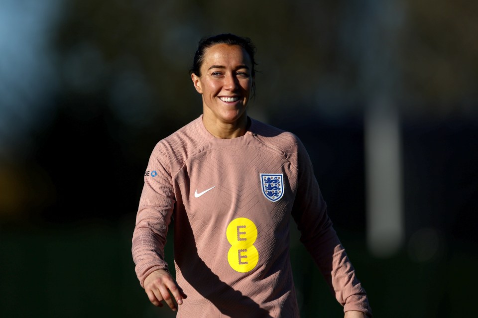 Lucy Bronze está entre as cinco Leoas selecionadas para o prêmio de melhor jogadora do ano da Fifa