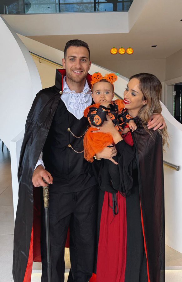 Diogo Dalot e a noiva Claudia fantasiados de vampiros para o Halloween