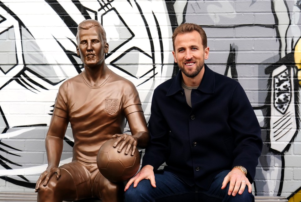 Uma nova estátua de Harry Kane de £ 7.200 foi inaugurada