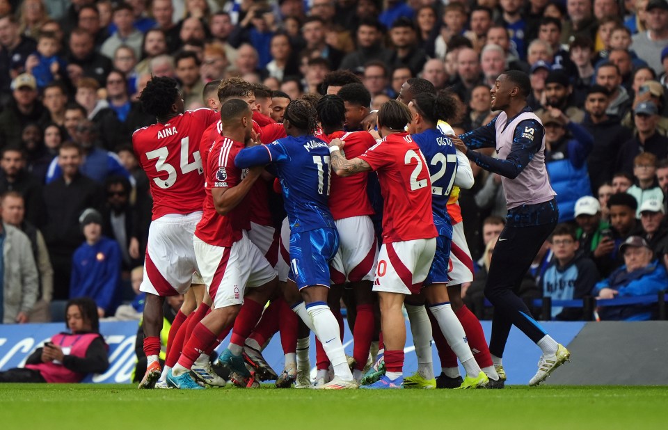 A maior multa até agora foi de £ 125.000 para Nottingham Forest após a briga com o Chelsea