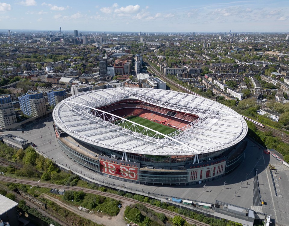 O Emirates Stadium do Arsenal tem capacidade para pouco mais de 60 mil torcedores