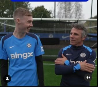 Gianfranco Zola revelou uma promessa que Cole Palmer fez quando marcar sua próxima cobrança de falta