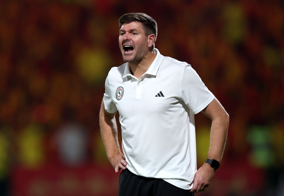 Steven Gerrard manterá seu emprego no Al-Ettifaq – por enquanto