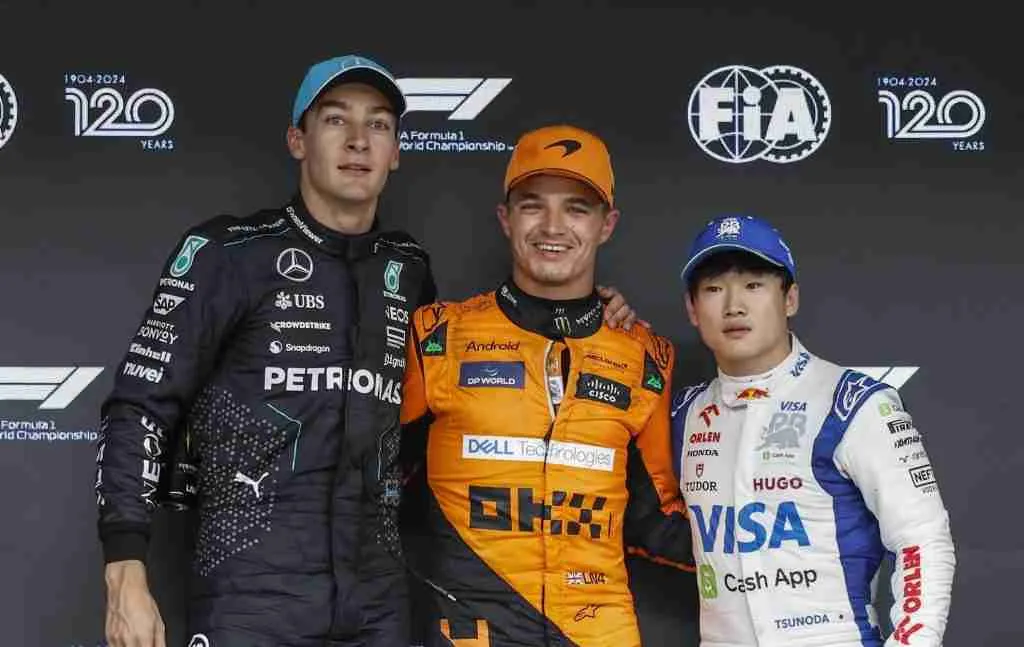 Os três primeiros classificados George Russell da Mercedes, o pole Lando Norris da McLaren e Yuki Tsunoda da RB no GP do Brasil de 2024 | Pirelli