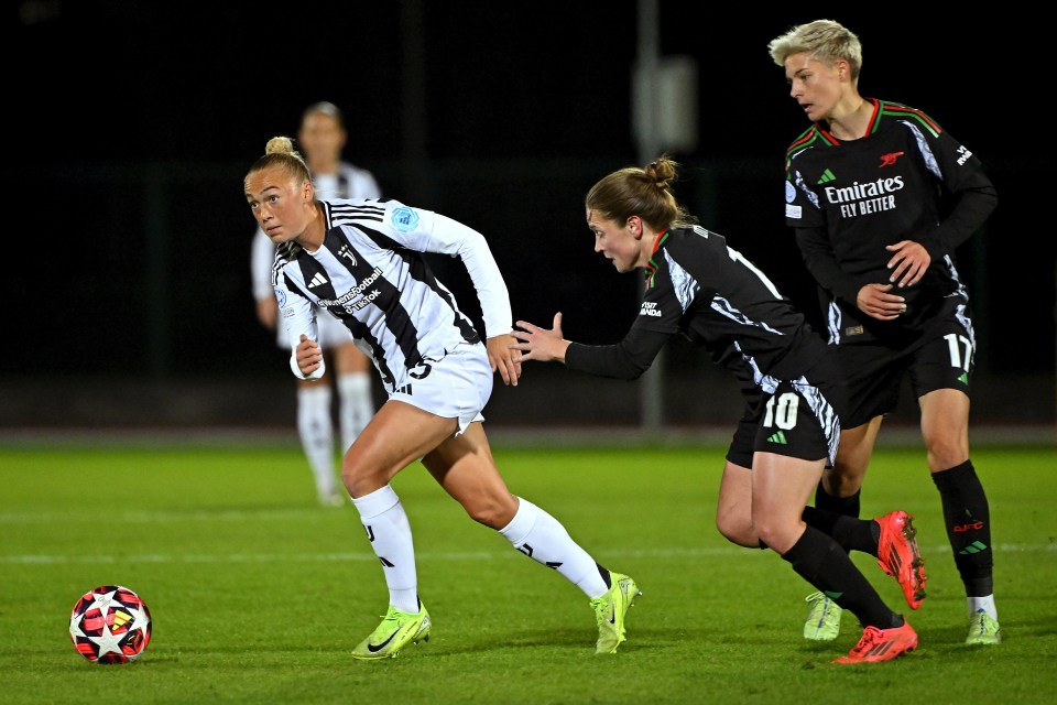 Hanna Bennison e suas companheiras de equipe estão atualmente em terceiro lugar no grupo da Liga dos Campeões Feminina, atrás de Bayern de Munique e Arsenal.