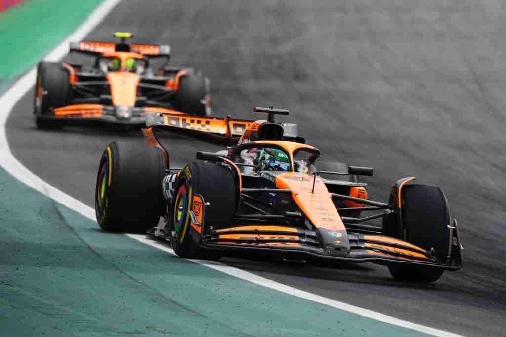 Oscar Piastri lidera Lando Norris durante o GP do Brasil Sprint de 2024 | Equipe McLaren F1