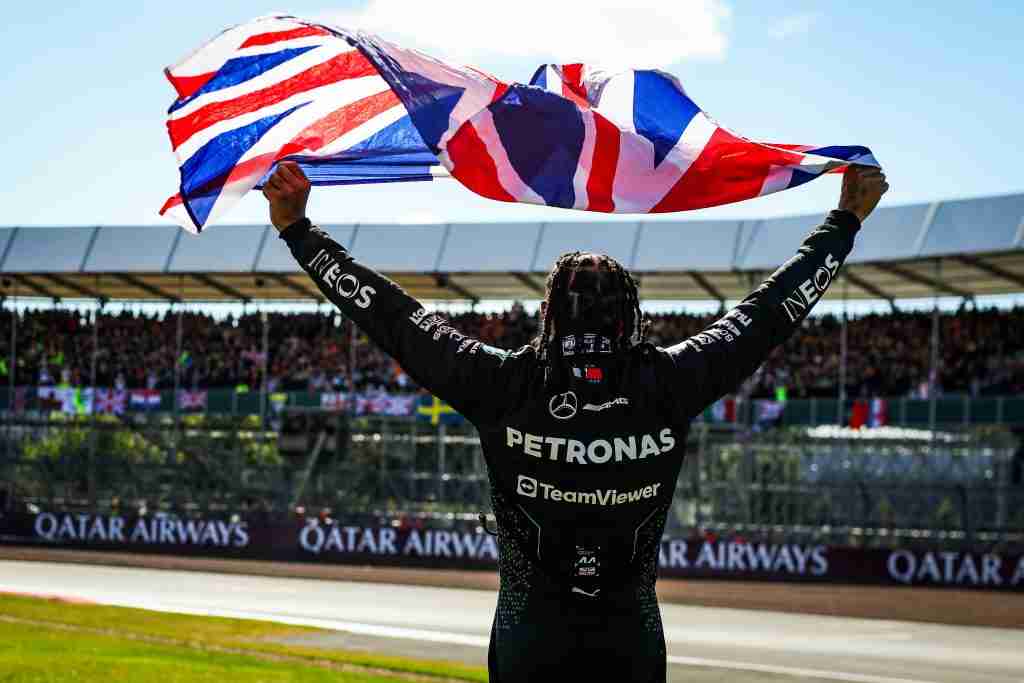 Lewis Hamilton comemora após vencer o GP da Inglaterra de 2024 | Mercedes