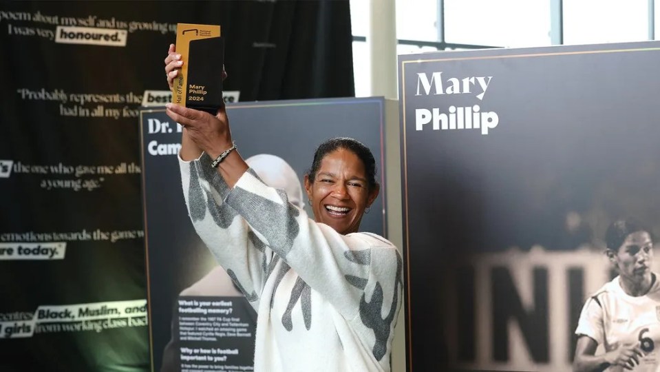 Mary Phillip espera que sua jornada no futebol inspire mais meninas a praticar o esporte