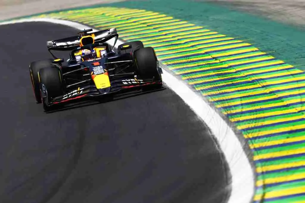 Max Verstappen durante o treino livre 1 antes do GP do Brasil de 2024 | Conjunto de conteúdo Getty Images / Red Bull