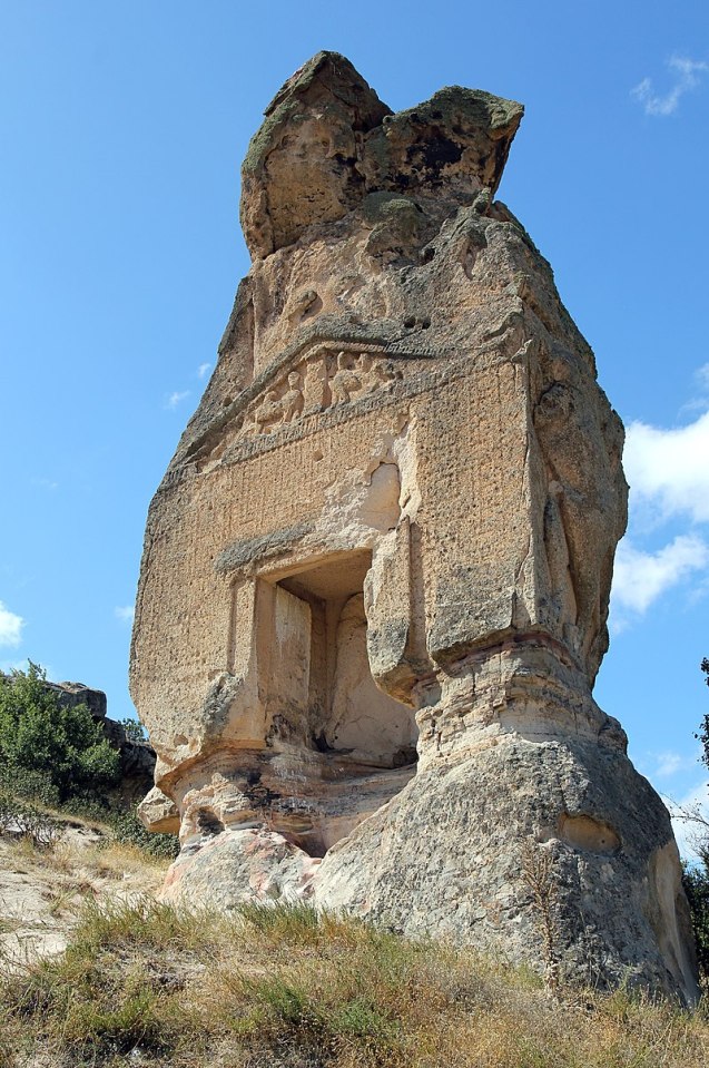 O antigo monumento de Arslan Kaya continha uma mensagem deixada indecifrada por quase 3.000 anos